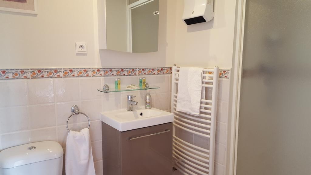 Les Tilleuls Bed & Breakfast Saint-Pé-Delbosc Екстериор снимка